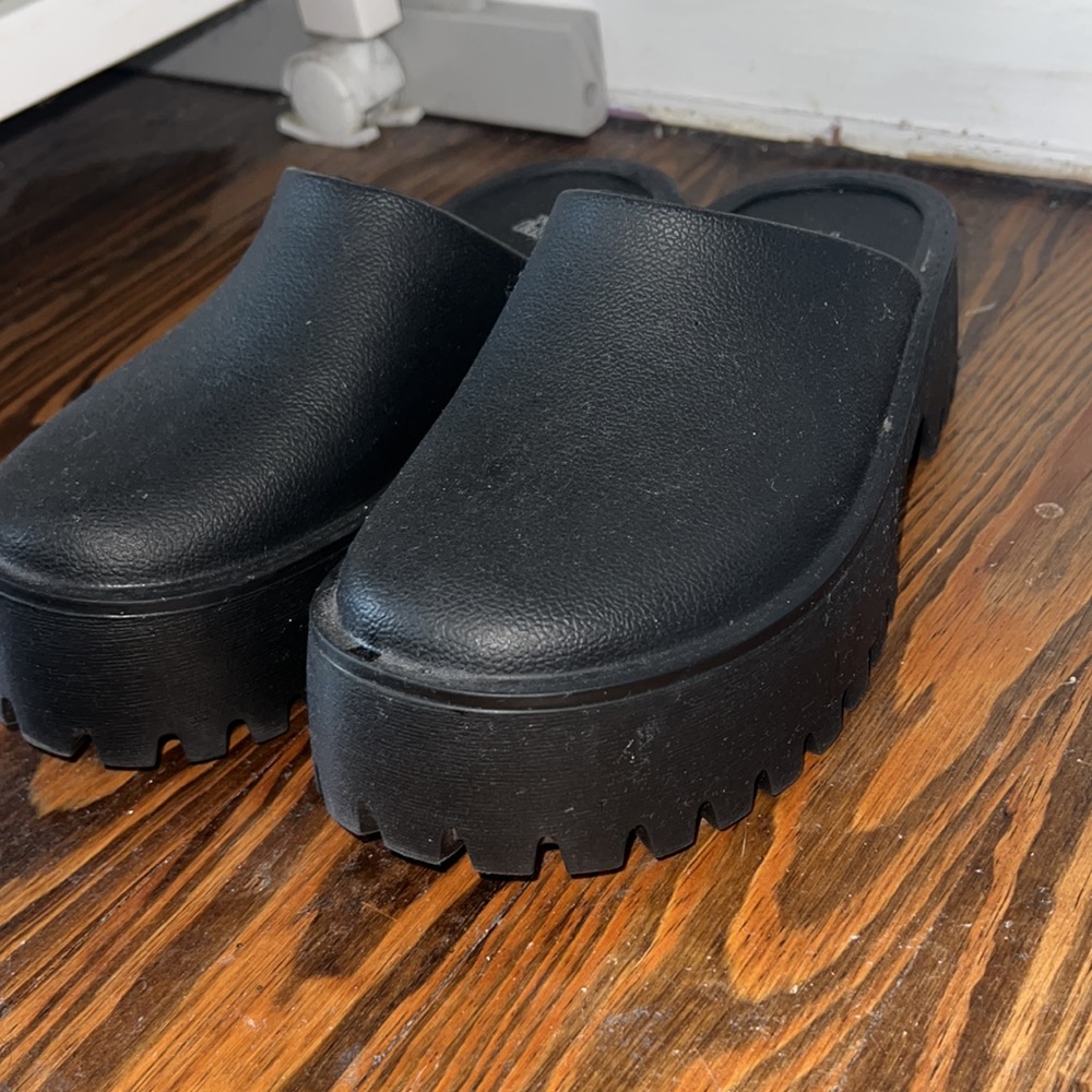 Lugged platform clogs - Picture 6 of 6